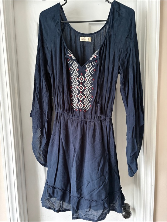 Hollister Dresses & Skirts - Hollister Boho Embroidered V-Neck Long Sleeve Dress in Navy